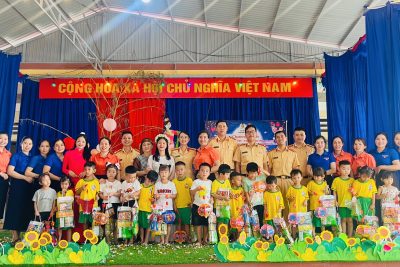 Vui Tết Trung Thu “thắp sáng ước mơ”Cùng các cháu Trường Mầm non Bông Sen, Xã Ea Knốp, Tỉnh Đăk Lăk.