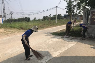 Chi đoàn trường MN Bông Sen ra quân tổng vệ sinh môi trường thiết thực chào mừng kỷ niệm ngày giải phóng miền Nam 30/4 và quốc tế lao động 01/5