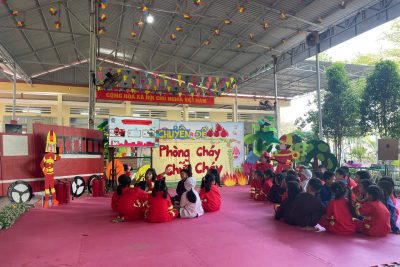 Trường Mầm non Bông Sen tổ chức chuyên đề “Phòng cháy, chữa cháy” cho học sinh 5 tuổi